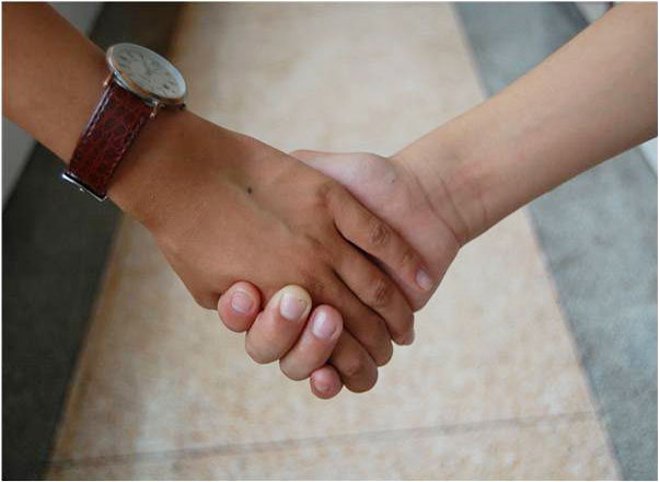 7��19�������ݾ���վһ������С�ҵ��к�Ҫ�x�_�ˣ��ѹ�ͬ��̎ʮ����ĺ��ӂ��͡�������꠆T��ʮ�ֲ������D��С�Һ�꠆T�o�յ��p�֡�һ��꠆T����ӛ���������҂��֠����������B���ġ���