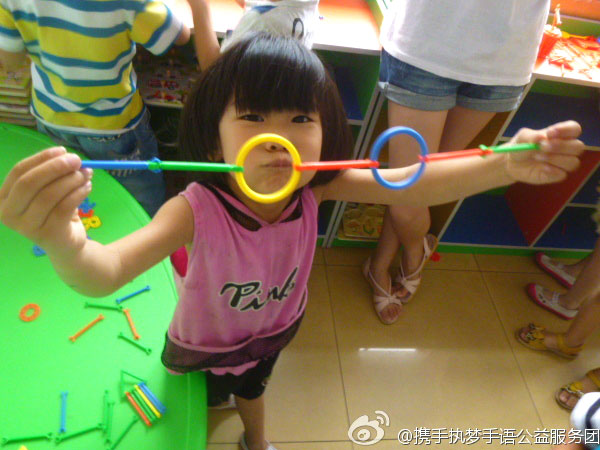 7��8����8��15�գ�ɽ�|������W���y�ֈ�(zh��)�������Z������ՈF��ɽ�|�Ͳ��e�k�˞���37��Ĺ������������������؅^(q��)���L�@����ͯ�ļ�ͥ���˽Ⲣӛ��@����ͯ����ͽ�����r���_չ�o�ϵK���Z��Ӗ�ࡣ�D��ɽ�|ʡ�Ͳ��а��`�������ĵĺ��ӂ�չʾ�����Ą�(chu��ng)���ֹ���