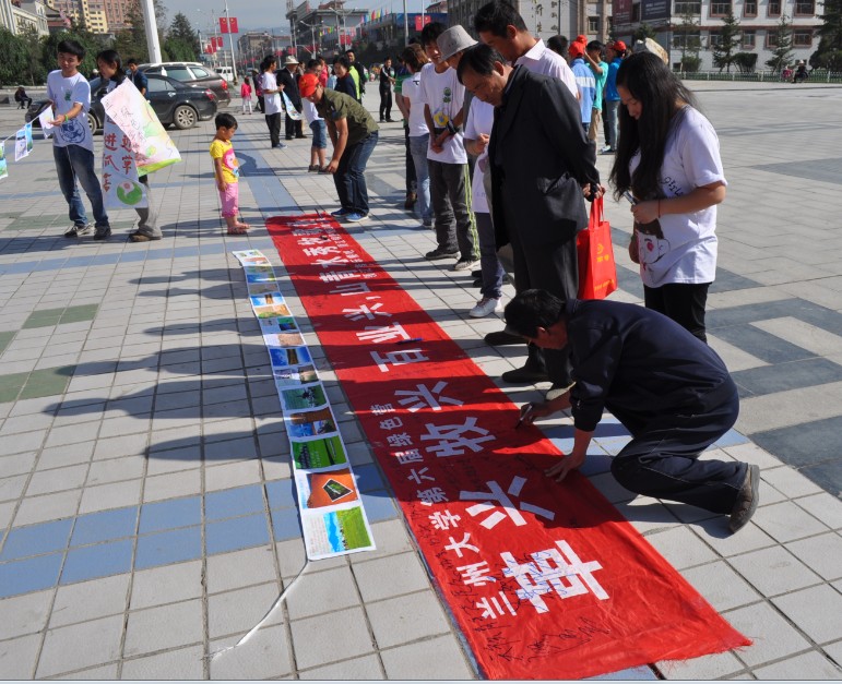 7��19�գ��m�ݴ�W(xu��)�����þGɫ�I(y��ng)����ף�������οh�����V��(ch��ng)���չ�_(k��i)���_(k��i)�I(y��ng)�xʽ���I(y��ng)�T��ͨ�^(gu��)�·f�����w����(b��o)�͈DƬ���ڏV��(ch��ng)�������������S��������P(gu��n)ע�c�v�㡣�D�������ڗl�����������Լ��ĺ����͸�����