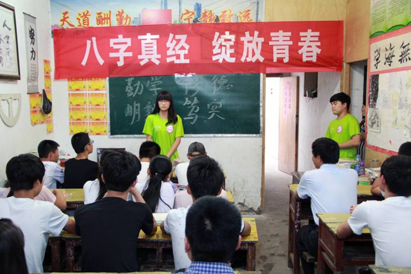 ���Mһ����������ƽ����ӛ����Ҫ�vԒ���񣬌���������潛(j��ng)�����ڽoС�W����־Ը�߂�?y��u)����؃�ͯ���x�˰����潛(j��ng)���x�c��Ҫ���x��