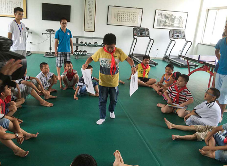 С���т���־Ը��չʾ�Լ��Ĳ�ˇ��