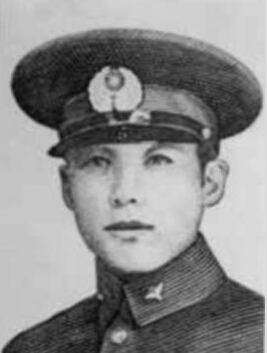 鐺��ģ�1916�꣭1937��8��17�գ����|�����(zh��n)�ˣ���܊��5���մ��(du��)�w�ІT�� ����һ�ˡ���׃�����܊����У���ڮ��I(y��)��1937��8��17�������ٵ�����(du��)�Zը�Ϻ����Ĵ�·��܊�܊˾��r(sh��)�����ձ�܊�(du��)֮�����ړ������C(j��)��������鐺�����������딳����┵(sh��)ʮ���ձ�ʿ���������񽵣�鐺��Ĳ�������(d��ng)�����w�ІT����֘�����������܊��֮�������һ�w�ӏ��Ԛ�ѳ��(gu��)��������������һ����������Ӣ����