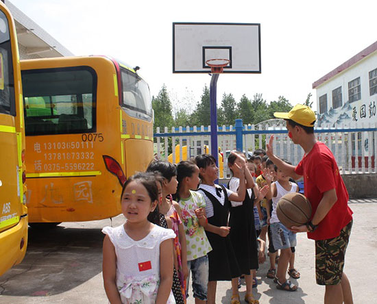 ���Ϲ��I(y��)��W(xu��)��(j��ng)��(j��)�Q(m��o)�׌W(xu��)Ժ����ϵ�P�h�������ж�������������`꠵�����ʡƽ�ɽ���P�hѦ���(zh��n)���Ӝϴ���ӢС�W(xu��)�_չ֧�̻�����e�k��ӢС�W(xu��)��һ��Ȥζ�\(y��n)�ӕ���׌�W(xu��)���w���W��ƥ�˾������D��־Ը�߽o�W(xu��)���ĄŃ�������