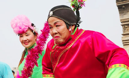 ���՝}�ϴ����һ���׻��(d��ng)���ʼ������L(f��ng)茹�����������������Ť������2��16���������һ�@�����}�Ͽh�e�����S����ʵĽ��^�Ļ����(d��ng)�����y(t��ng)���׶��˶�ʡ���ζ����������Ⱥ���[�´����g�gϲϲ�^���꣬׌��(ji��)�՝}�Ǹ��ӽk����ʡ���Ԕ��(x��)�� 