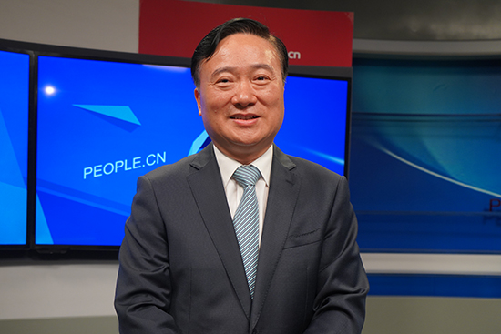 中國五礦集團有限公司黨組書記、董事長翁祖亮做客人民網。實習生趙晉杰攝