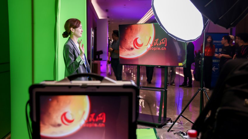 隨幻虛擬直播工作站體驗(yàn)區(qū)。主辦方供圖