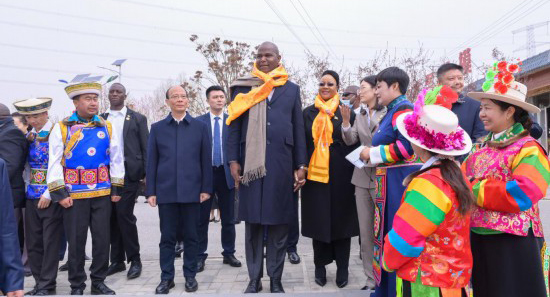 莫桑比克總統(tǒng)探訪青海鄉(xiāng)村